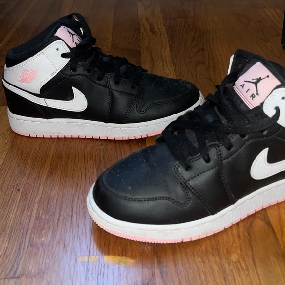 Air Jordans Retro Mid - Picture 1 of 3